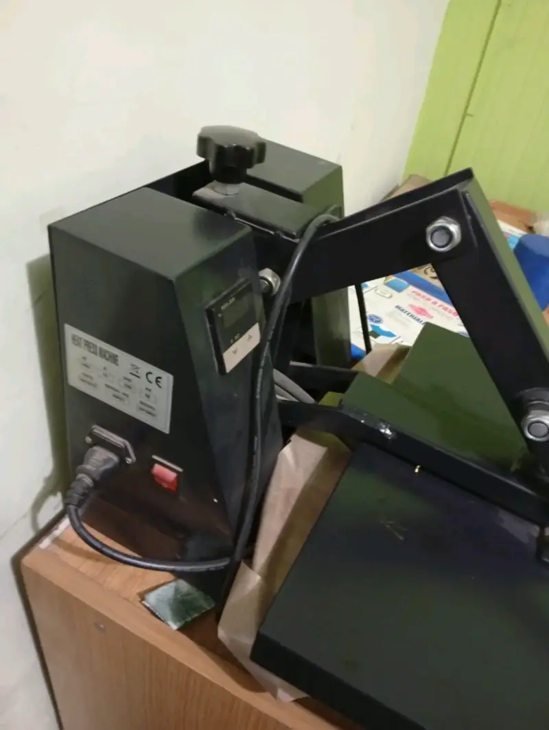 Máquina de prensa térmica modelo HP3802 - 2