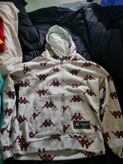 Polerón con capucha Kappa gris estampado - miniatura 1
