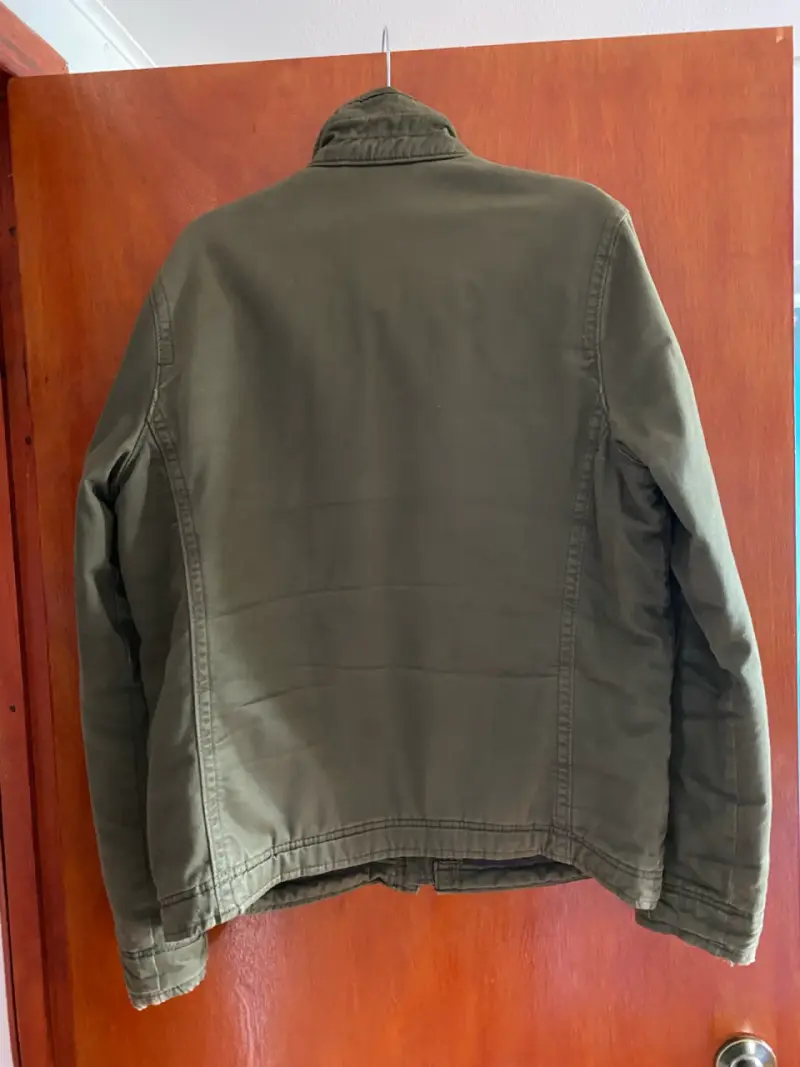 Chaqueta militar verde Hollister con parches - 2