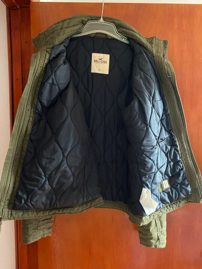 Chaqueta militar verde Hollister con parches - 3