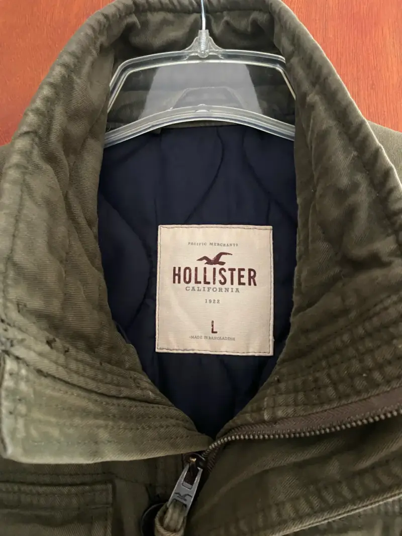 Chaqueta militar verde Hollister con parches - 4