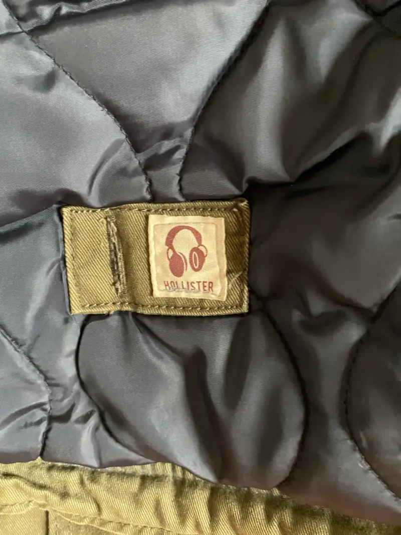 Chaqueta militar verde Hollister con parches - 5