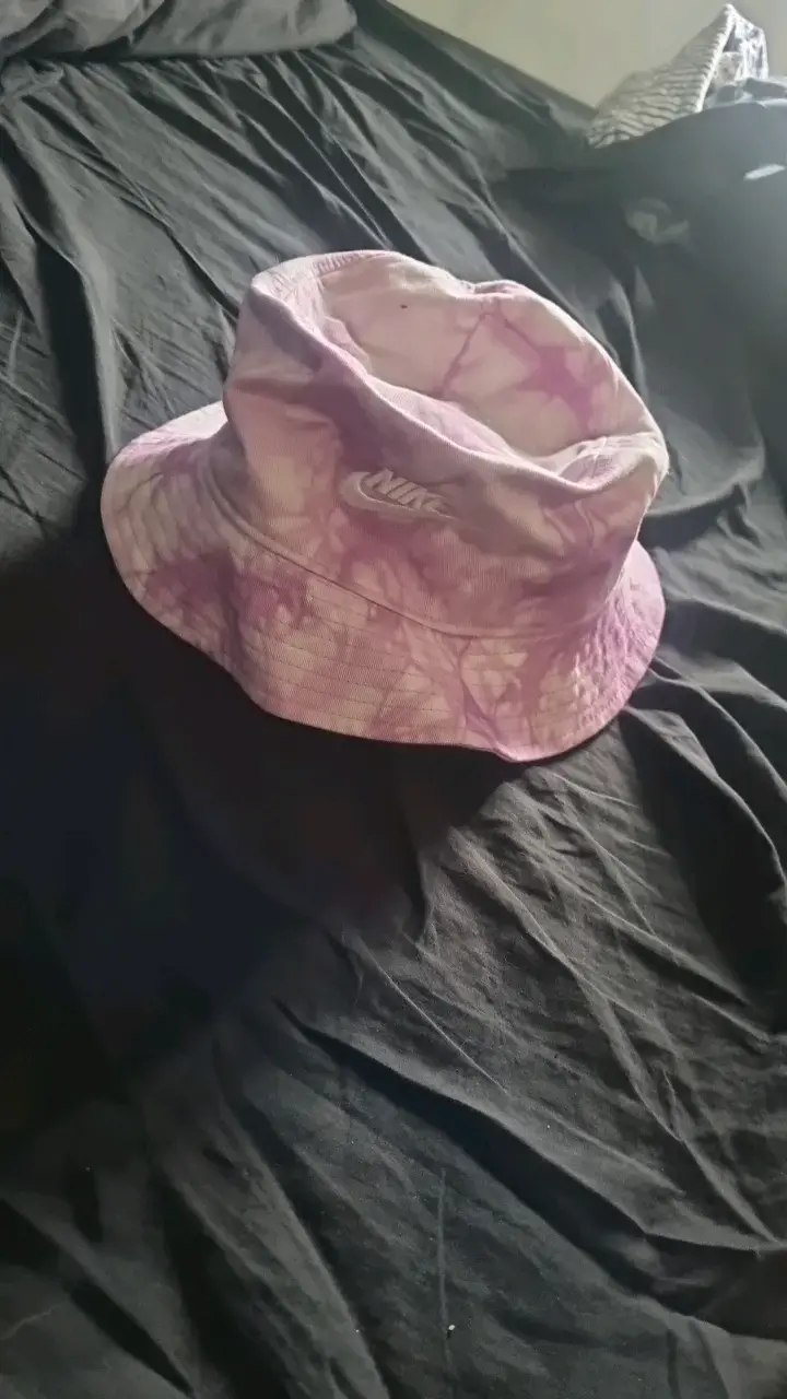 Sombrero tipo bucket Nike tie-dye lila
