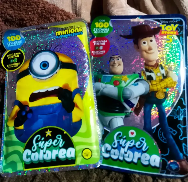 Libros para colorear Minions y Toy Story con stickers