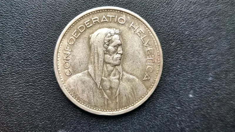 Moneda suiza de 5 francos de 1933+Falklands 2 pen. - 1