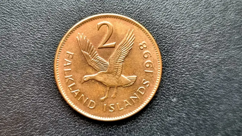 Moneda suiza de 5 francos de 1933+Falklands 2 pen. - 5