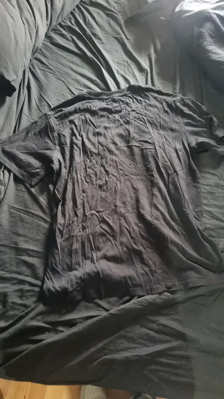 Polera negra con diseño gráfico ZOOYORK - 2