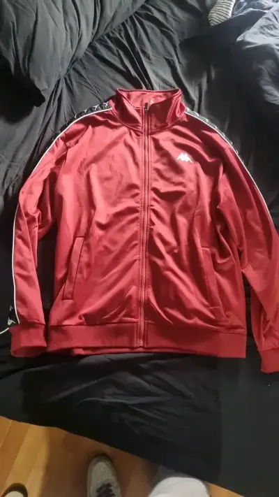 Conjunto deportivo rojo Kappa con logo - miniatura 1