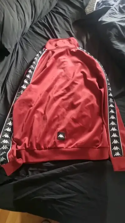 Conjunto deportivo rojo Kappa con logo - miniatura 2
