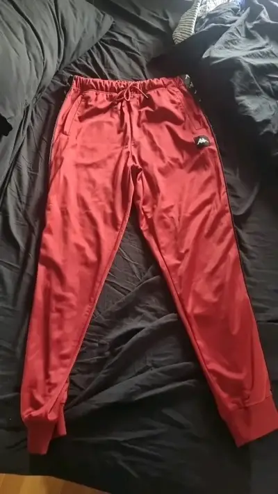 Conjunto deportivo rojo Kappa con logo - miniatura 3