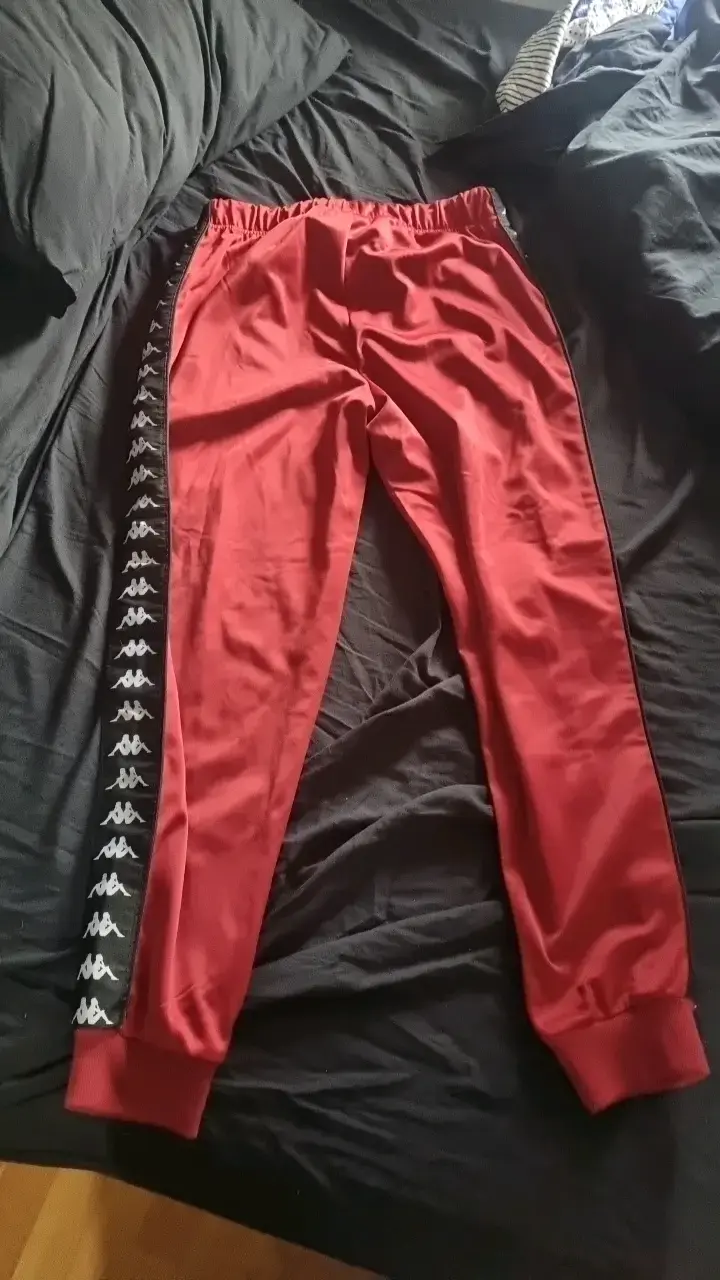 Conjunto deportivo rojo Kappa con logo - 4
