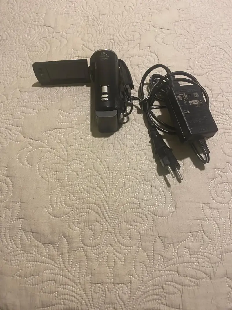 Videocámara Sony Handycam HD con accesorios - 2