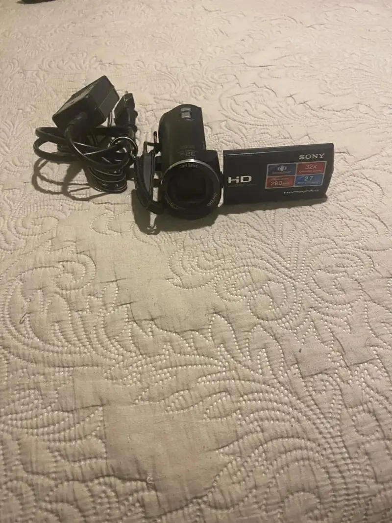 Videocámara Sony Handycam HD con accesorios - 3