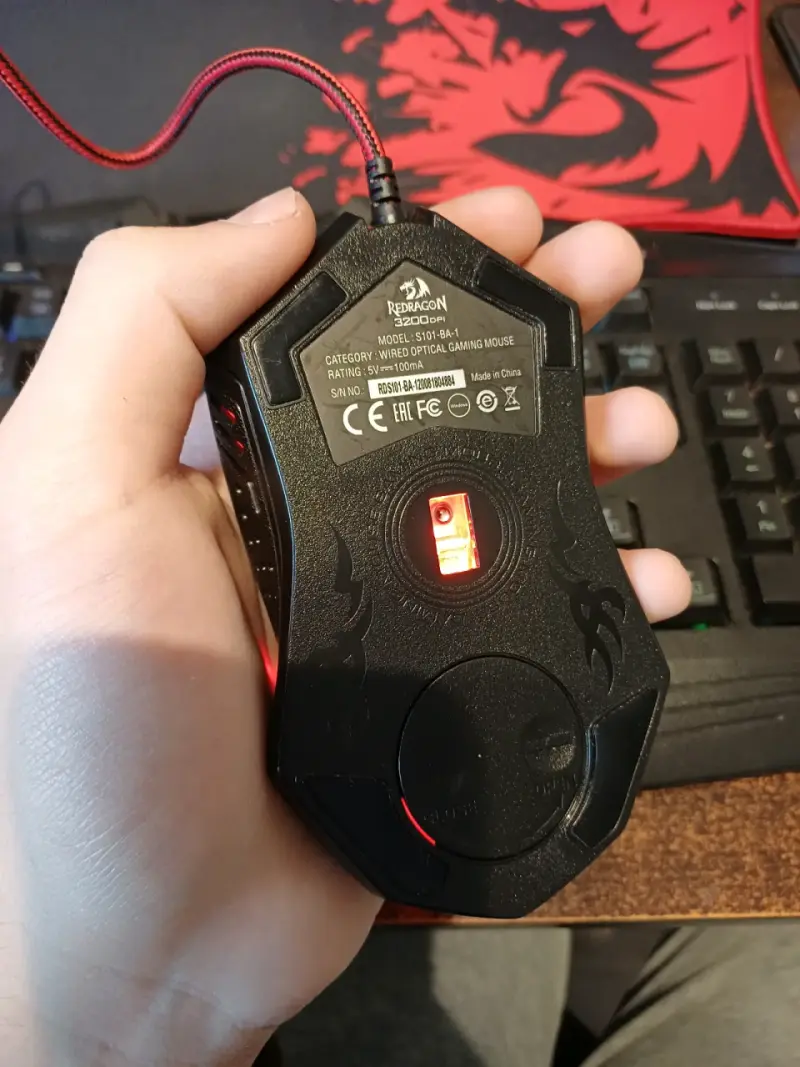 Kit de teclado y mouse gamer Redragon con pad - 4