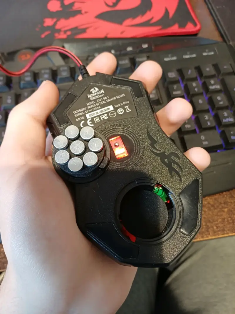 Kit de teclado y mouse gamer Redragon con pad - 5