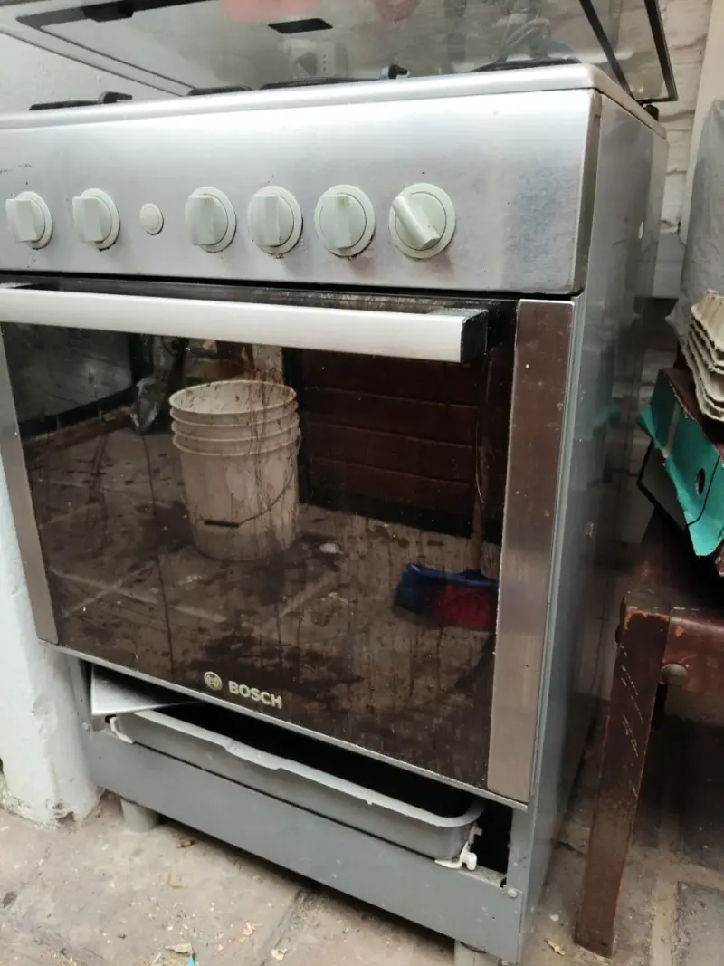 Cocina a gas Bosch con horno integrado - 1