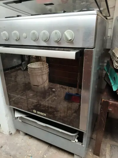 Cocina a gas Bosch con horno integrado - miniatura 1