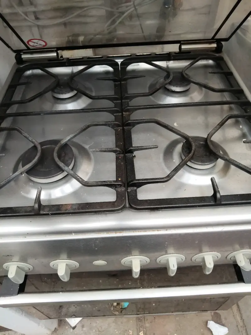Cocina a gas Bosch con horno integrado - 2