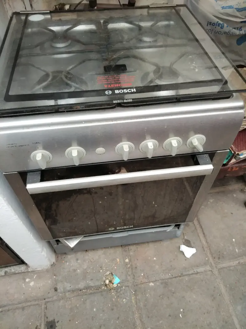Cocina a gas Bosch con horno integrado - 3