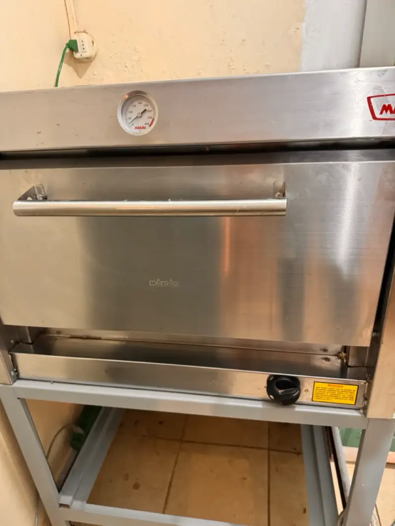 Horno de acero inoxidable Maigas con ladrillos refractarios - 1