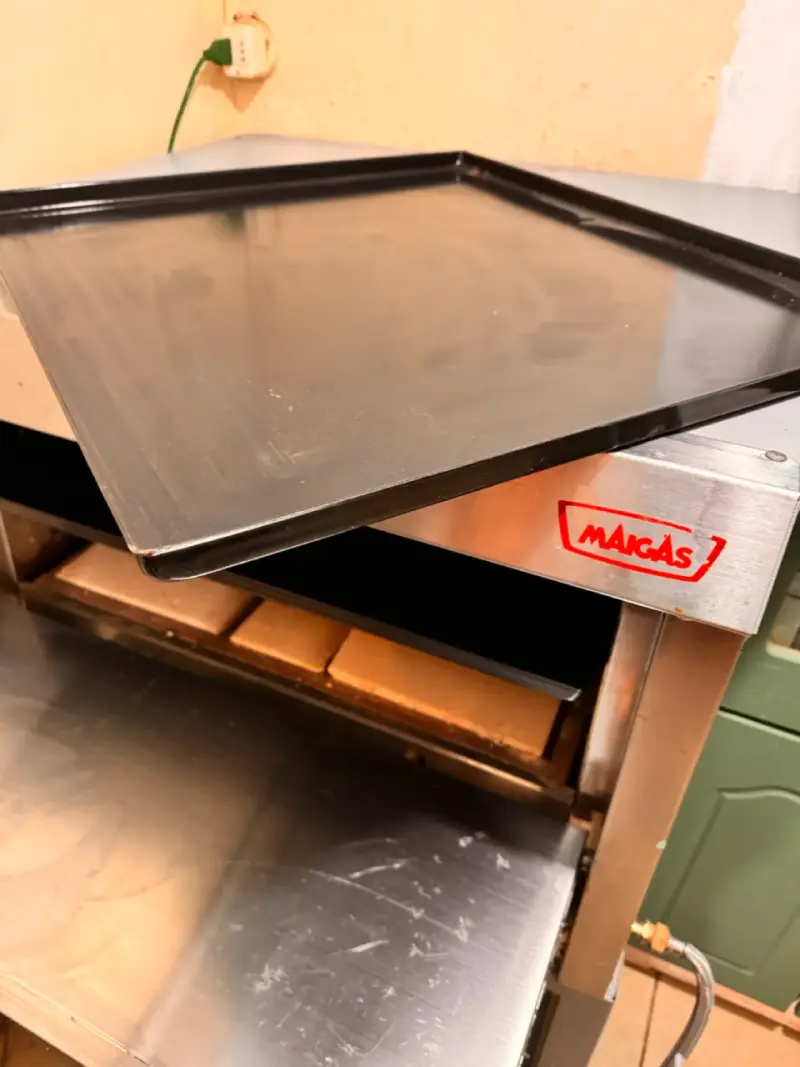 Horno de acero inoxidable Maigas con ladrillos refractarios - 4
