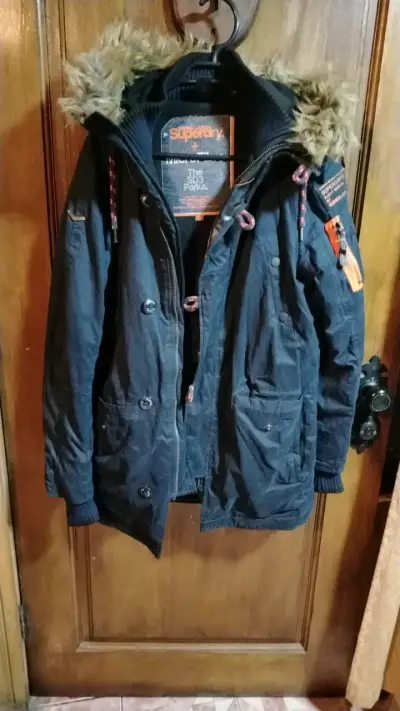 Parka azul con capucha de piel sintética - miniatura 2
