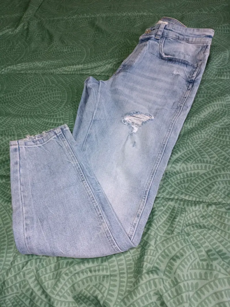 Jeans de mezclilla desgastados para mujer Zara - 3