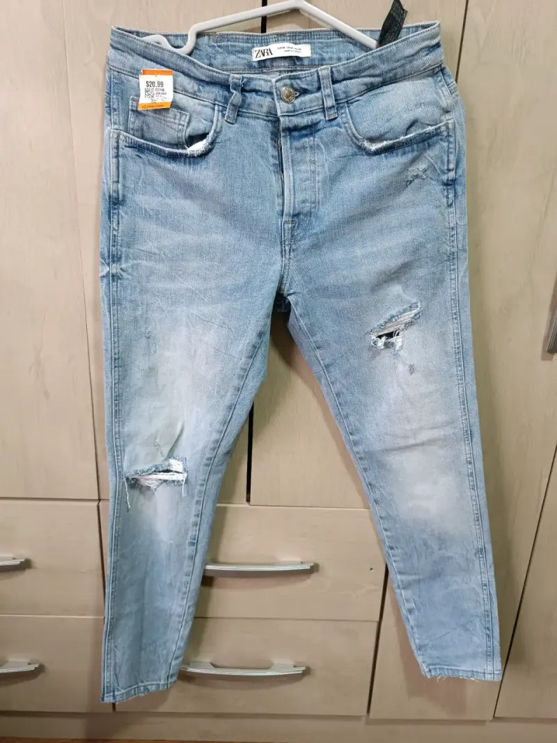 Jeans de mezclilla desgastados para mujer Zara - 4