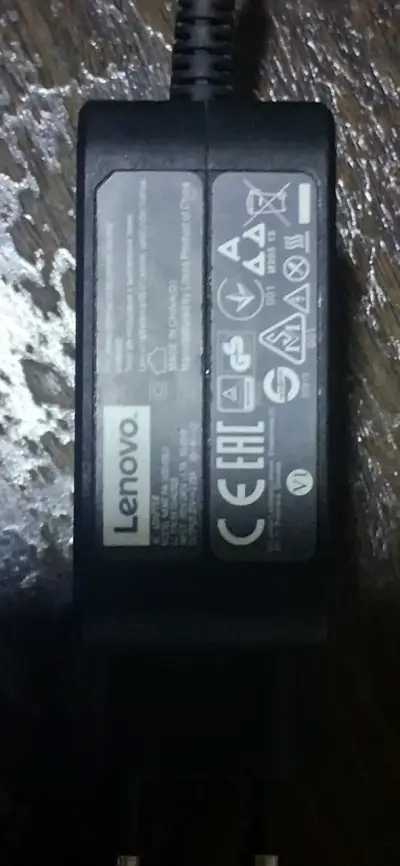Cargador de laptop Lenovo 65W - miniatura 1