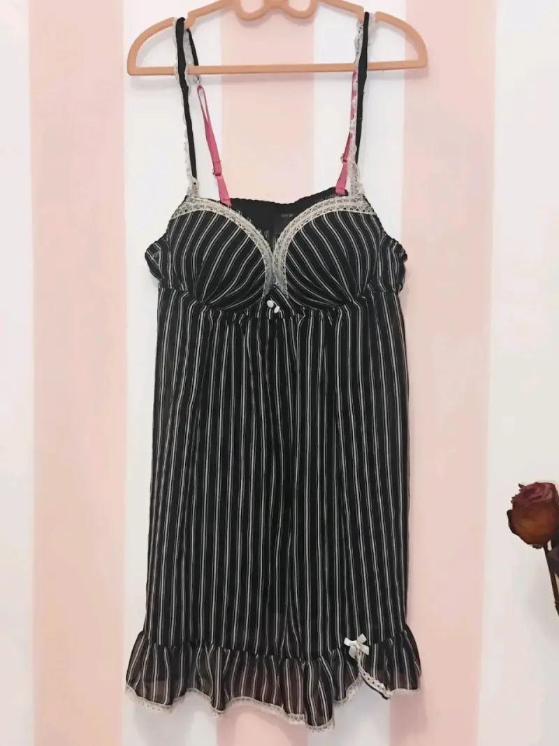 Camisón de rayas negro con encaje Apt. 9