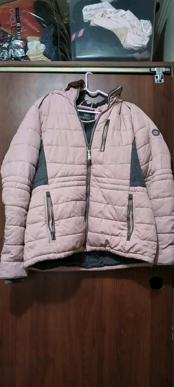 Chaqueta acolchada rosa con capucha para mujer - 1