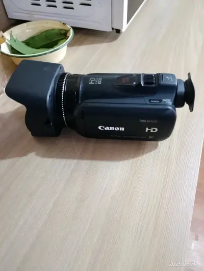 Videocámara Canon iVIS HF G20 HD con Zoom Óptico - miniatura 1