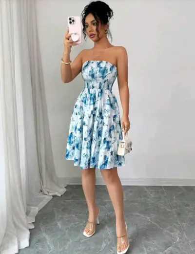 Vestido corto strapless con estampado floral azul - miniatura 2
