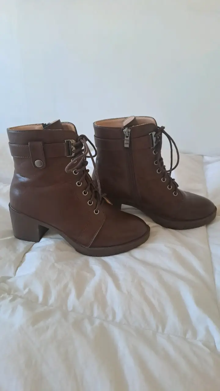 Botines de cuero marrón con cordones - 1