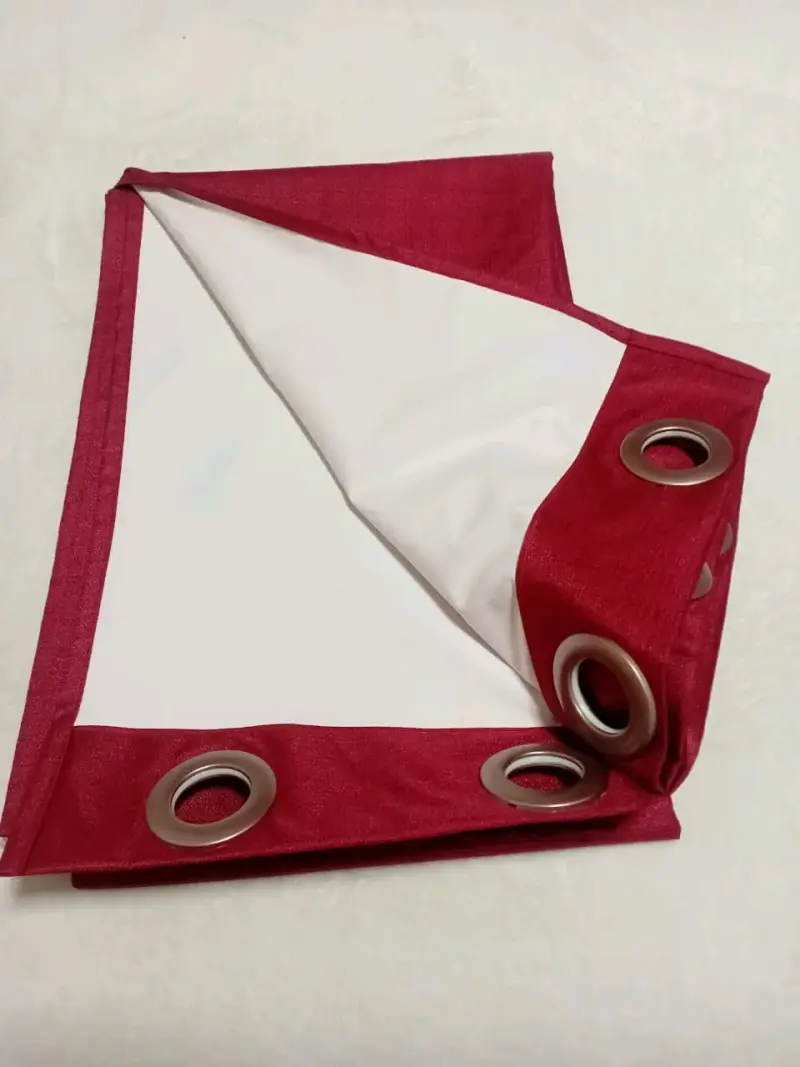 Cortinas blackout rojas y rosadas con ojales - 1