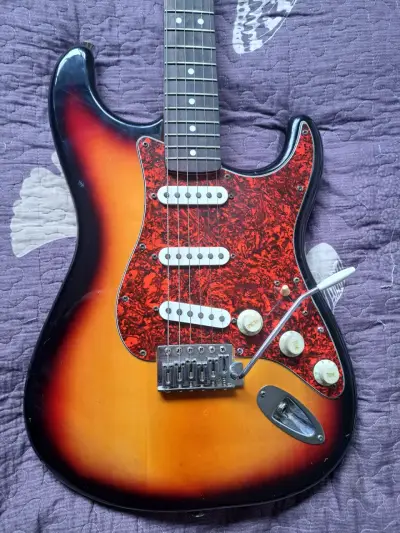 Guitarra eléctrica Squier Stratocaster sunburst - miniatura 1