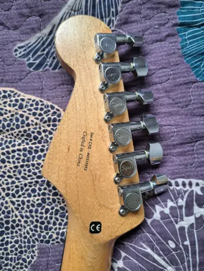 Guitarra eléctrica Squier Stratocaster sunburst - miniatura 4