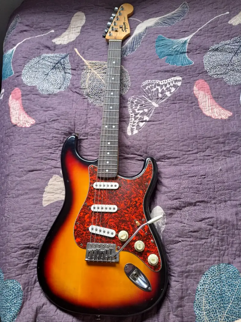 Guitarra eléctrica Squier Stratocaster sunburst - 5