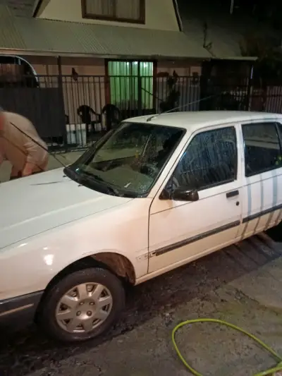Auto Peugeot 309 gr blanco en buen estado - miniatura 1