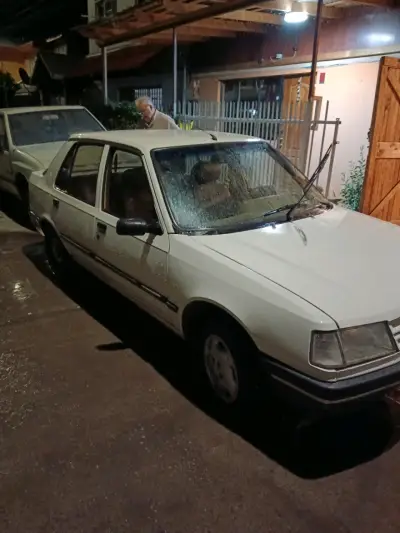Auto Peugeot 309 gr blanco en buen estado - miniatura 2