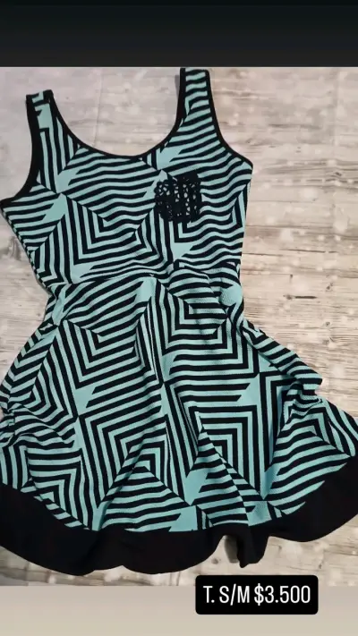 Vestido corto estampado geométrico azul y negro - miniatura 1