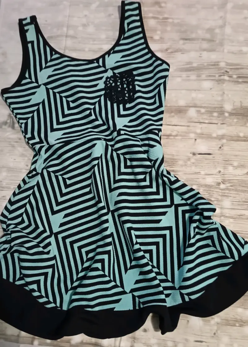 Vestido corto estampado geométrico azul y negro - 3