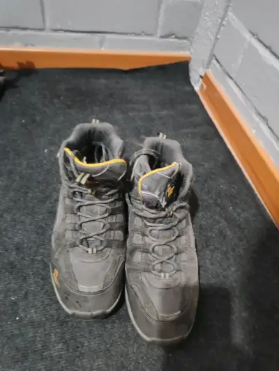 Botas de trekking impermeables negras para hombre - miniatura 1