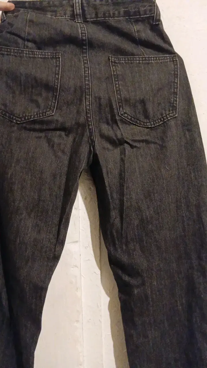 Jeans de mezclilla negros para mujer - 3