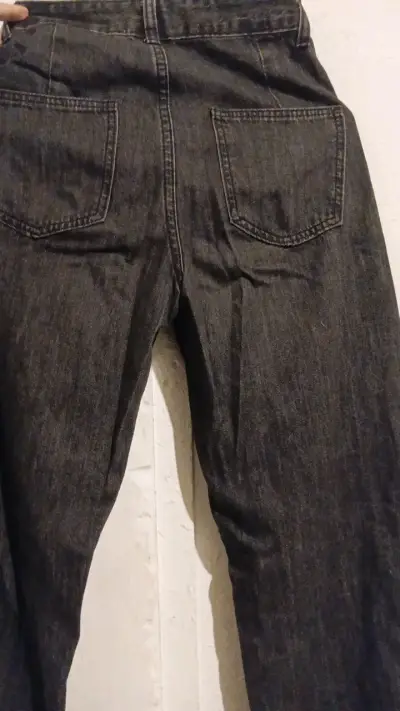 Jeans de mezclilla negros para mujer - miniatura 3