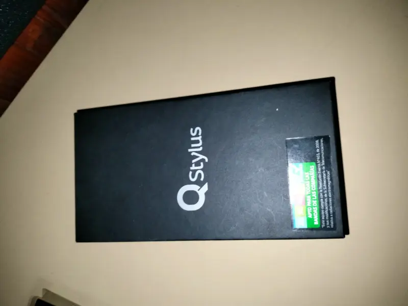 Smartphone LG Q Stylus con Stylus Pen y 32GB - 2
