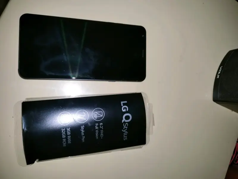 Smartphone LG Q Stylus con Stylus Pen y 32GB - 3