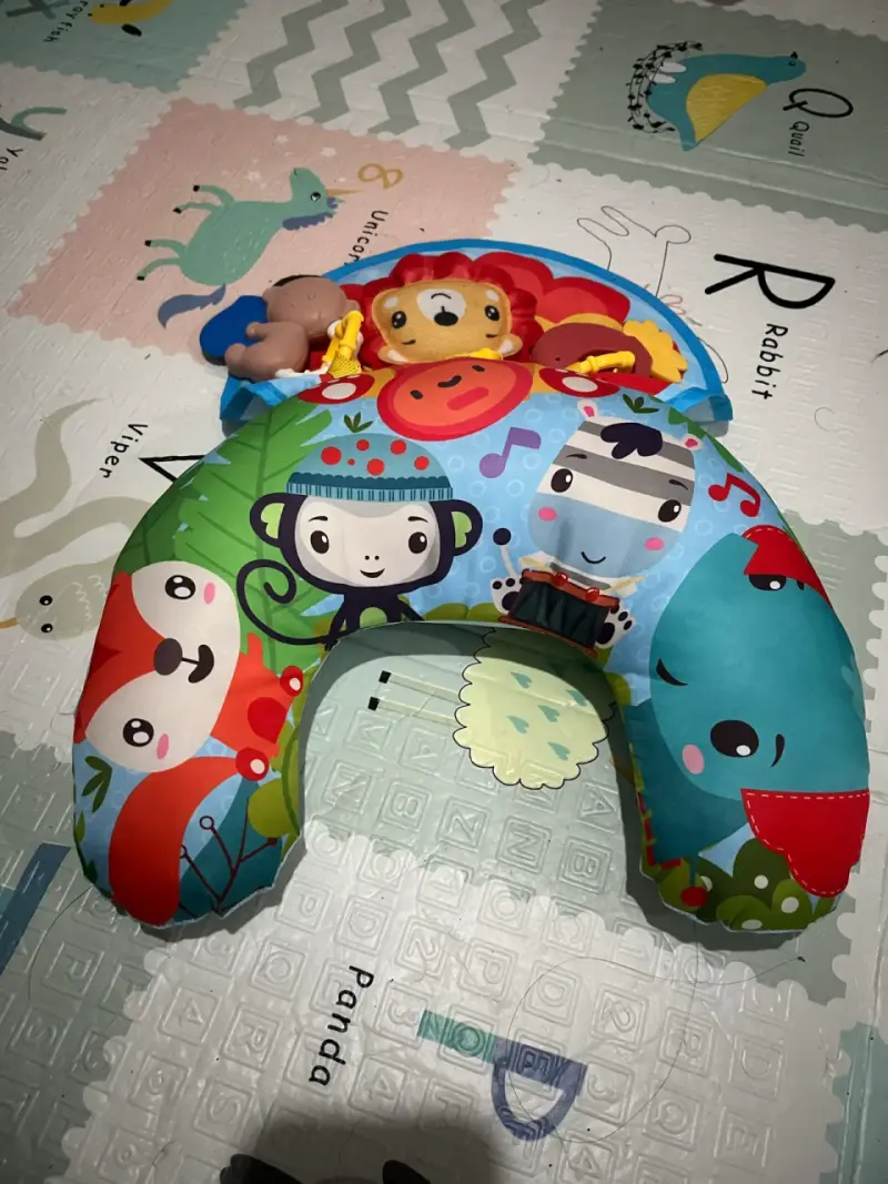 Cojín de Actividades para Bebé con Juguetes Colgantes - 3