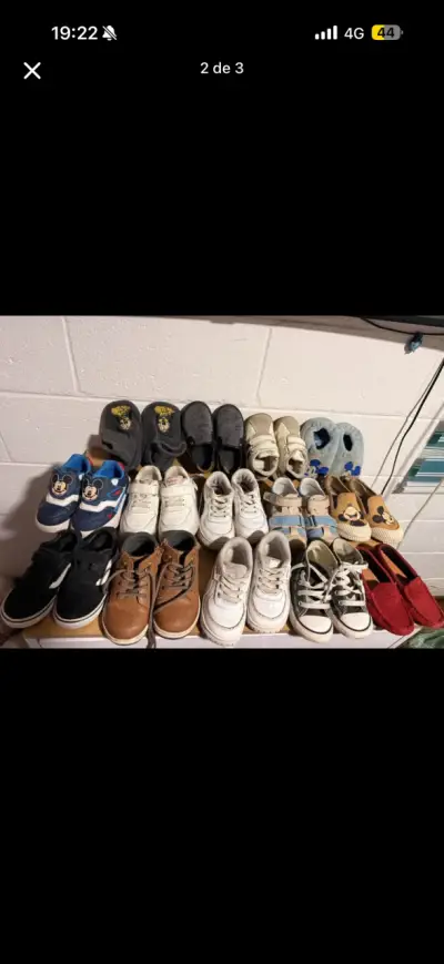 zapatos infantiles variados en buen estado - miniatura 1