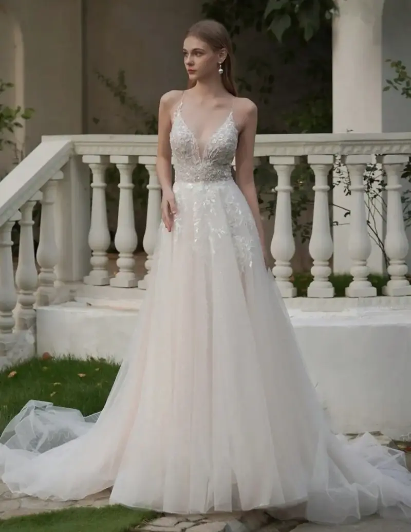 Vestido de Novia Elegante con Encaje y Cola - 2
